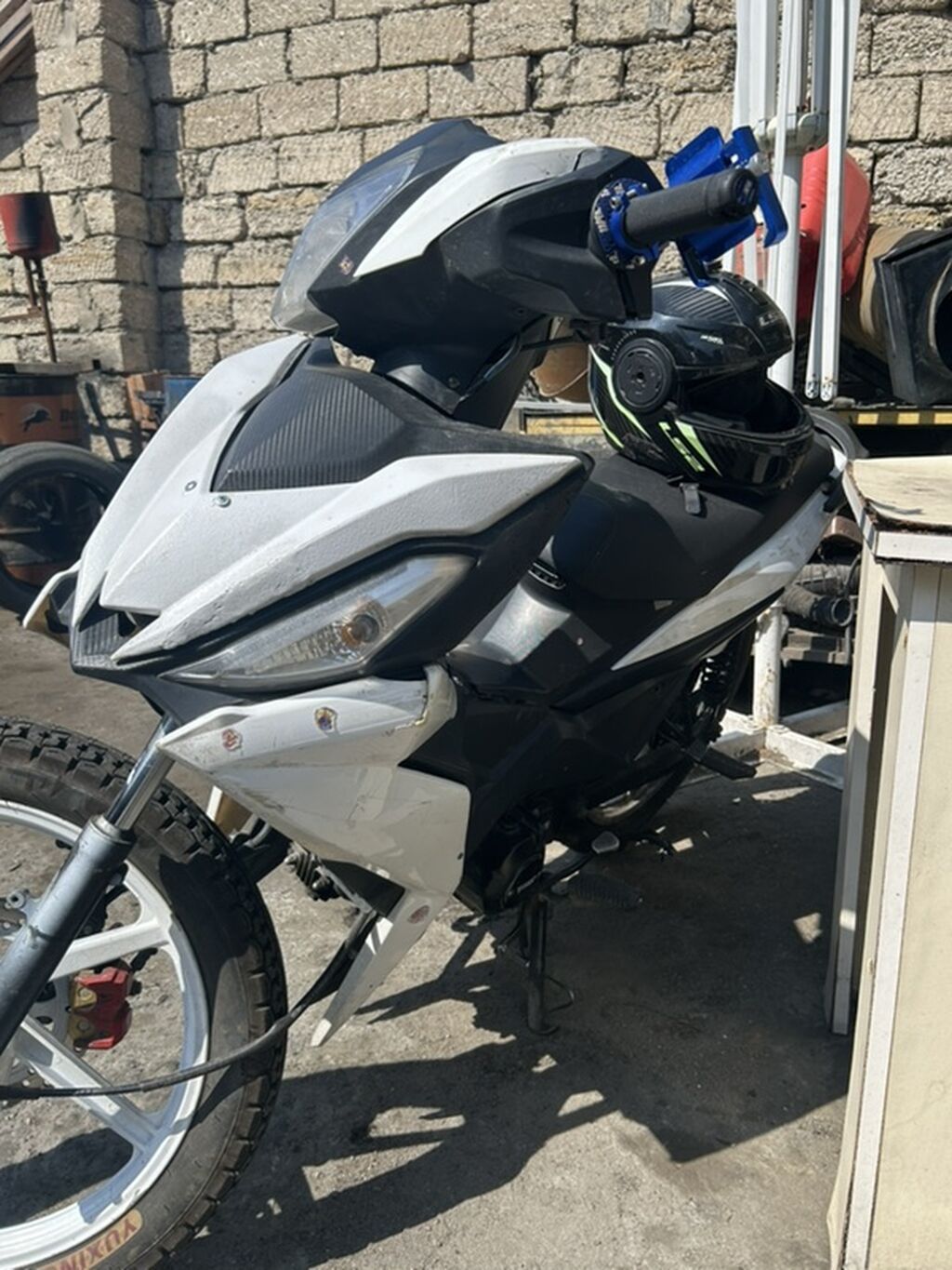 Sport tipli skuter/moped - Korpusu aq-qara rəng sxemi ilə idman — Mopedlər və skuterlər, Bakı (2)
