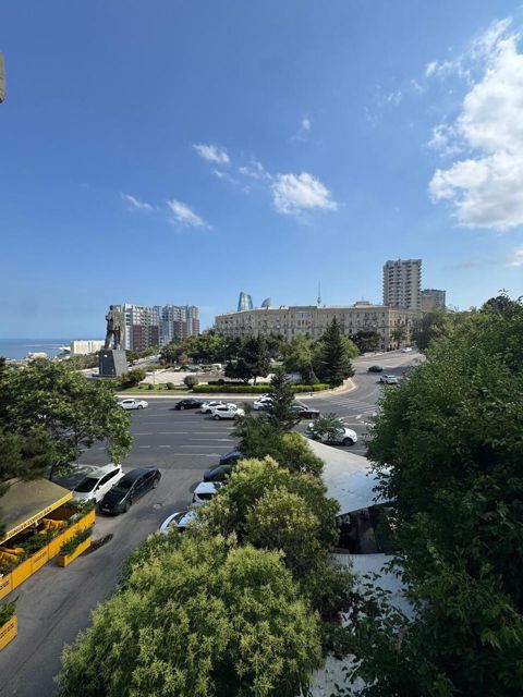 Satılır 2 otaqlı köhnə tikili 60 m² — Bakı