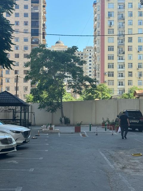 3-otaqlı yeni tikili, E. Akademiyası m., 158 m² — Bakı