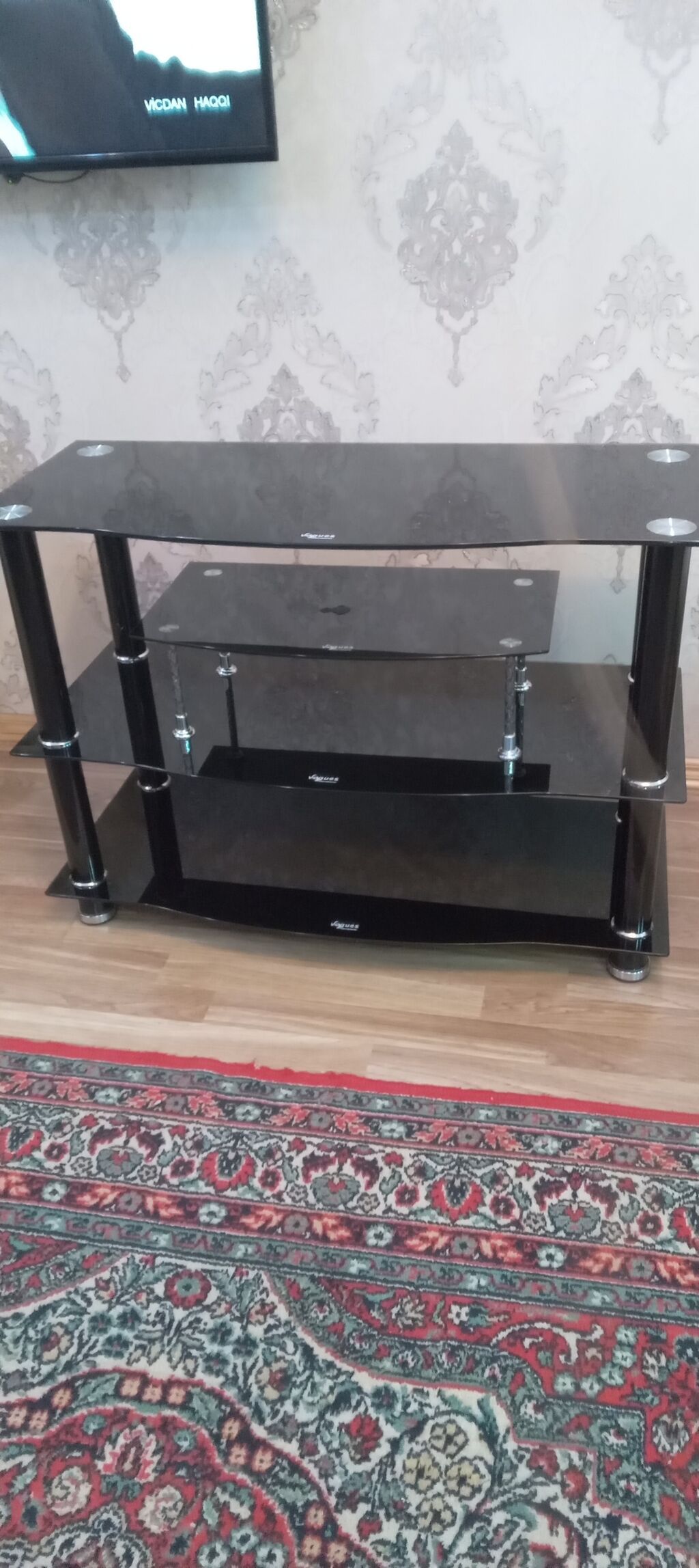 Vugues markalı şüşə TV altlığı - Material: temperli qara şüşə rəflər — Televizor altlıqları və standlar, Bakı (3)