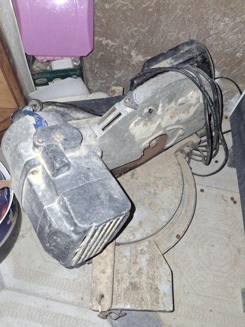 Laminat kəsən — Bakı