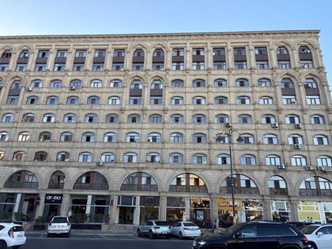 Satılır 3 otaqlı köhnə tikili 85 m² — Bakı