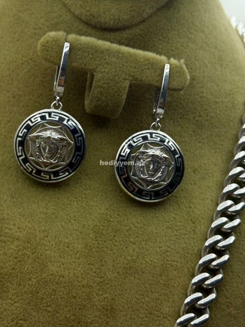 Versace Qadın Gümüş Dəsti (925 ayar) – (3190) — 418 ₼ · Bakı · Təklifler Versace Qadın Gümüş Dəsti (925 ayar) – (3190) — Bakı
