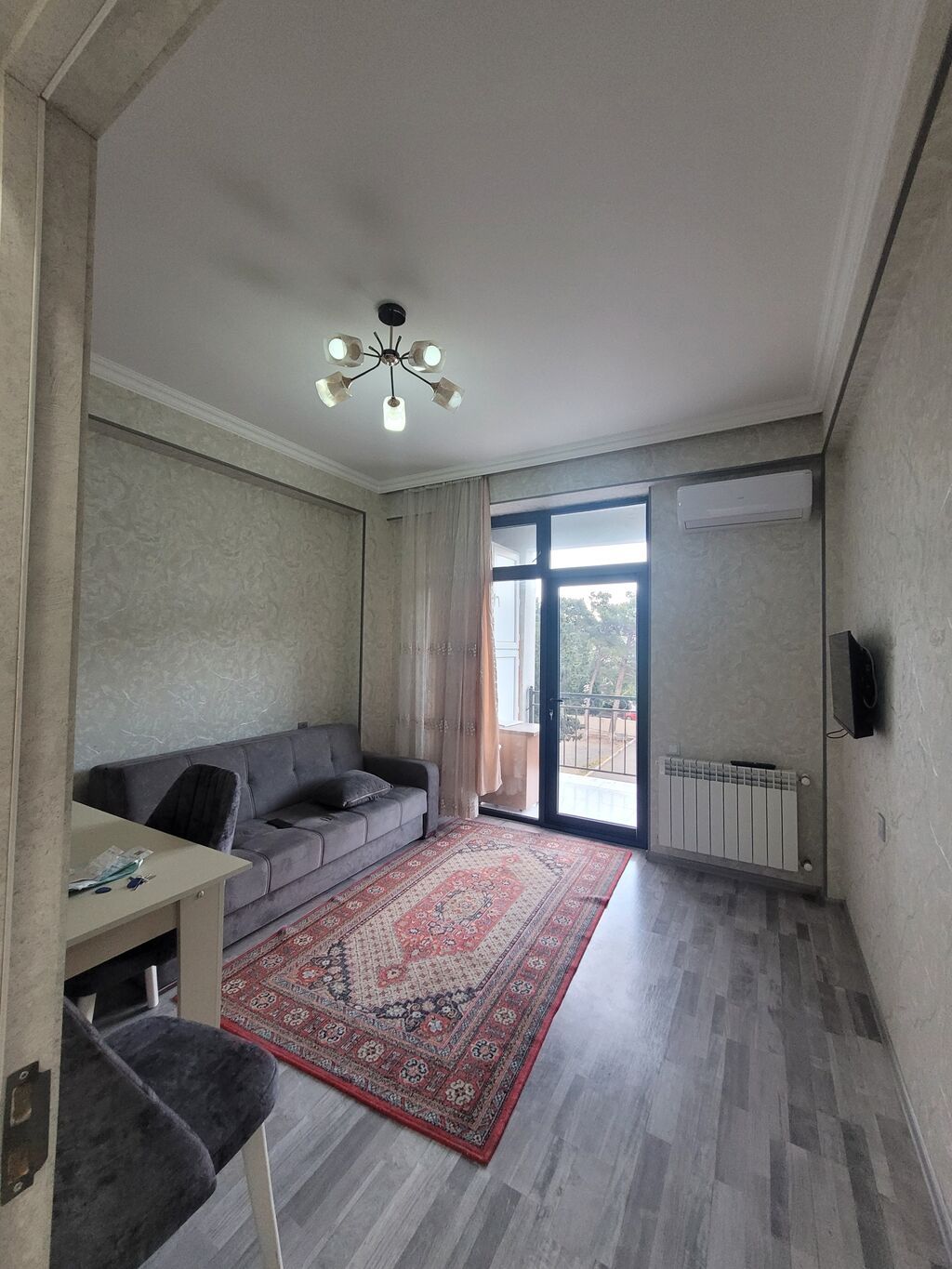 2taqlı mənzil – balkonlu, mebellə Xüsusiyyətlər: - Geniş işıqlı zal — Mənzil, Sumqayıt