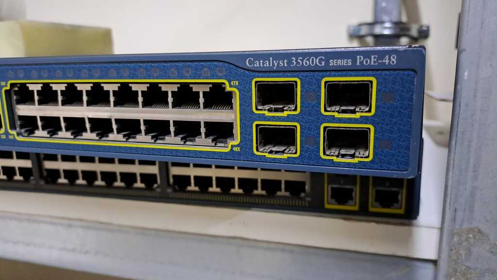 Cisco 3560G-48PS-S Switch — Şəbəkə və server avadanlığı, Bakı (2)