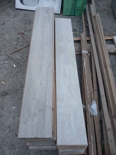 1.səkildəki-74 İradə Laminat 2 rengli hersi 11 kvadratdi qiyməti 1kv — Bakı