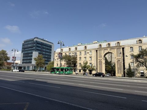 Satılır 3 otaqlı köhnə tikili 100 m² — Bakı