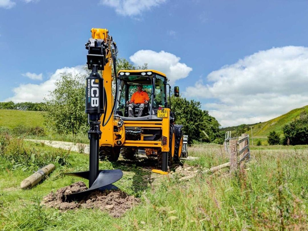JCB 3cx icarəsi — Avtomobil icarəsi, Bakı (2)