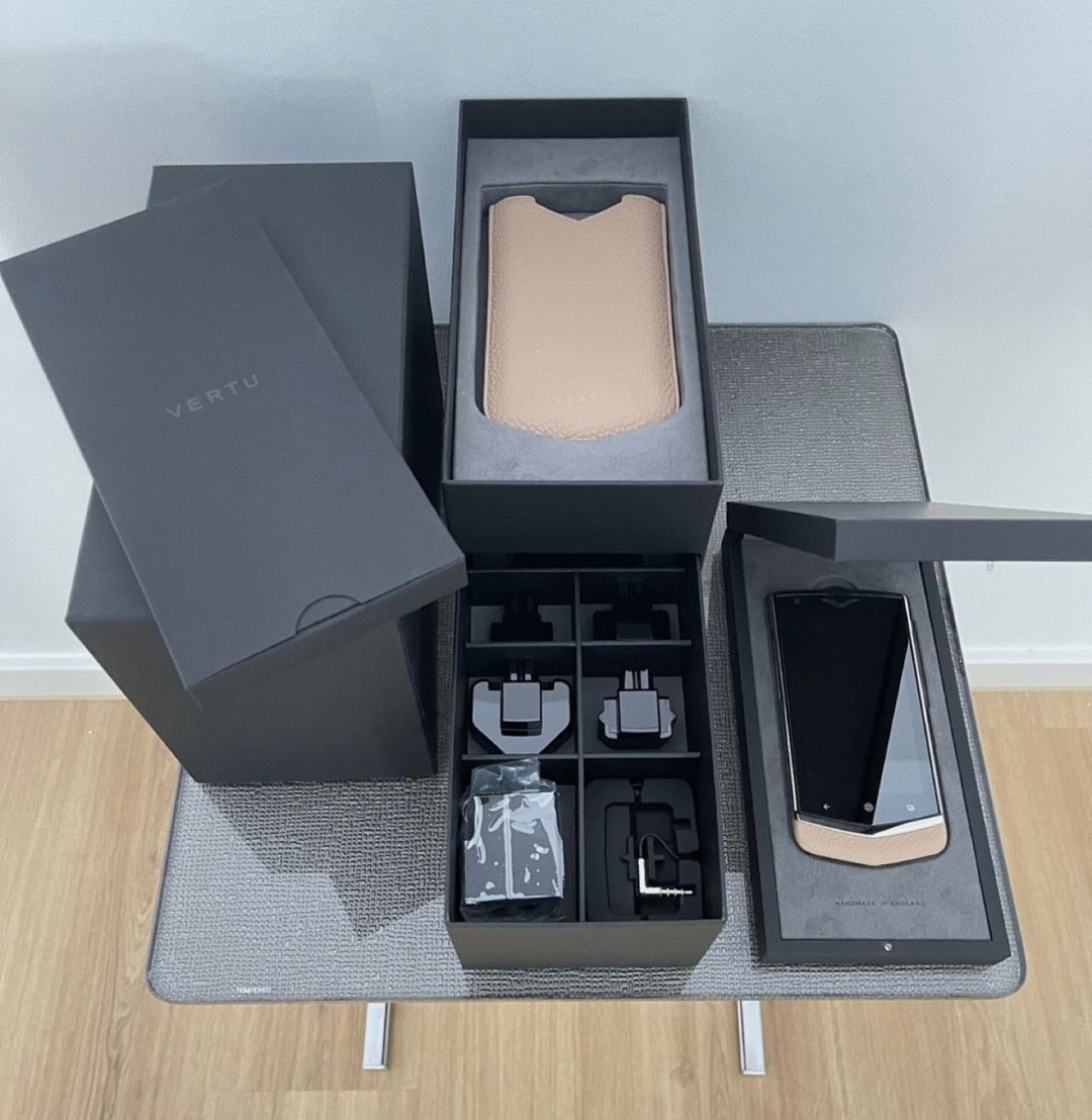 Vertu Constellation Cappuccino Calf 32GB — Smartfonlar, Bakı