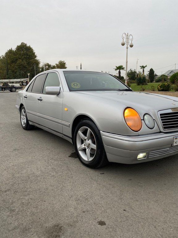 Mercedes E 240, 2.4 L, 1998 il, 376 000 km 09-CA-769 — Avtomobillər, Bərdə (4)