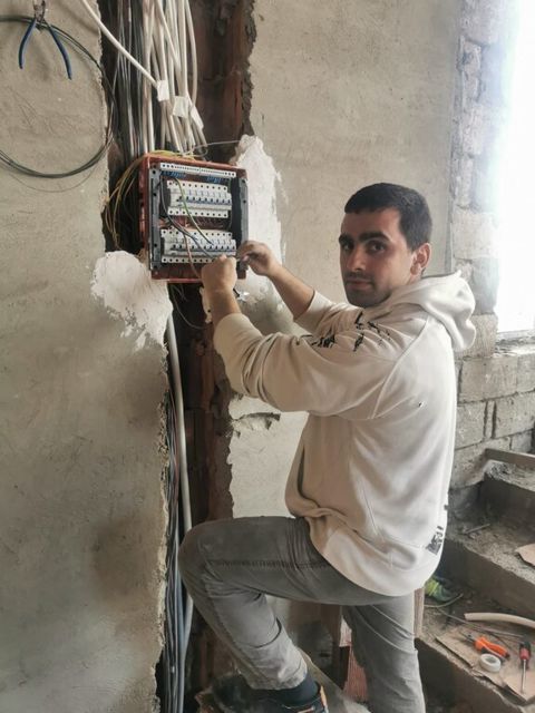 Elektrik ustası — Bakı
