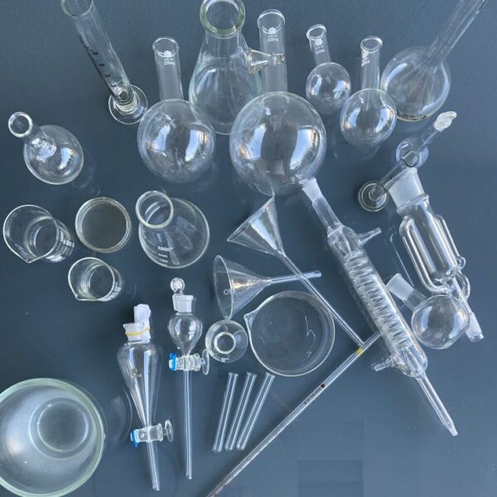 Laboratoriya şüşə qabları və aparatları dəsti Məzmun: - Müxtəlif həcm — Süfrə qabı, Sumqayıt