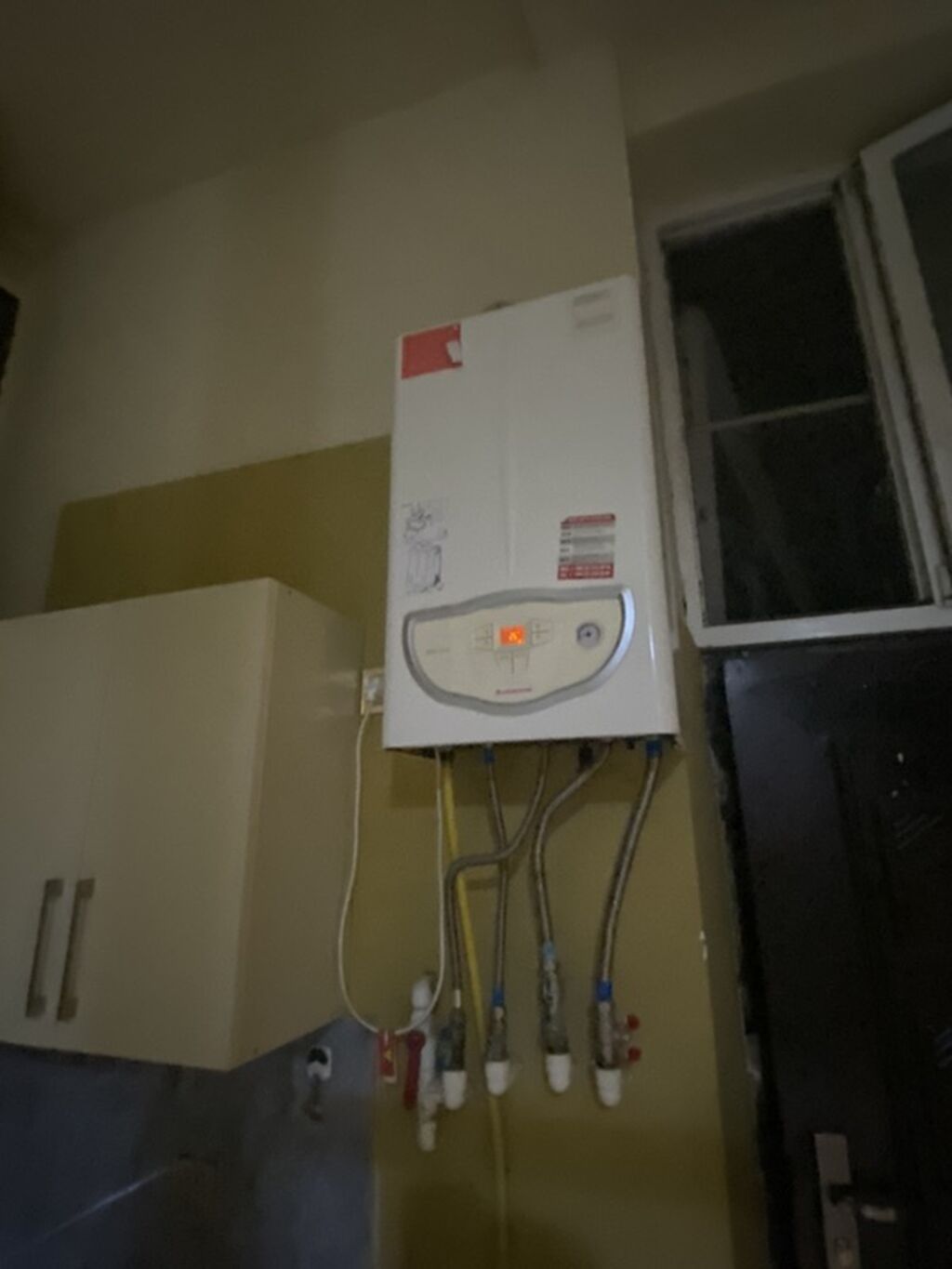 Kirayə verilir 1 otaq 1 hamam,tualet Kombi,daimi su,qaz işıq,internet — Mənzil, Bakı (10)
