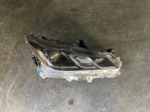 Toyota Corolla sağ farası — Bakı