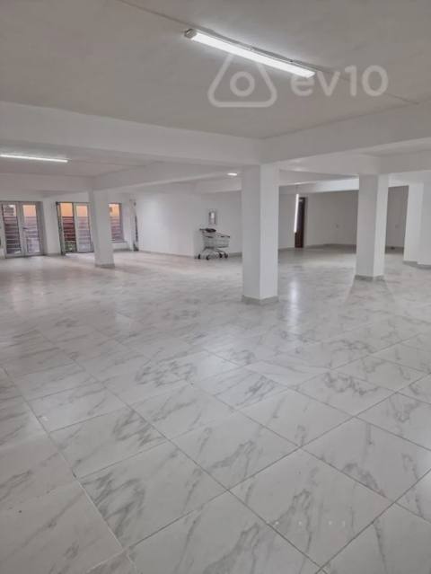 Obyekt, 355 m², məzahir r — Huseyin