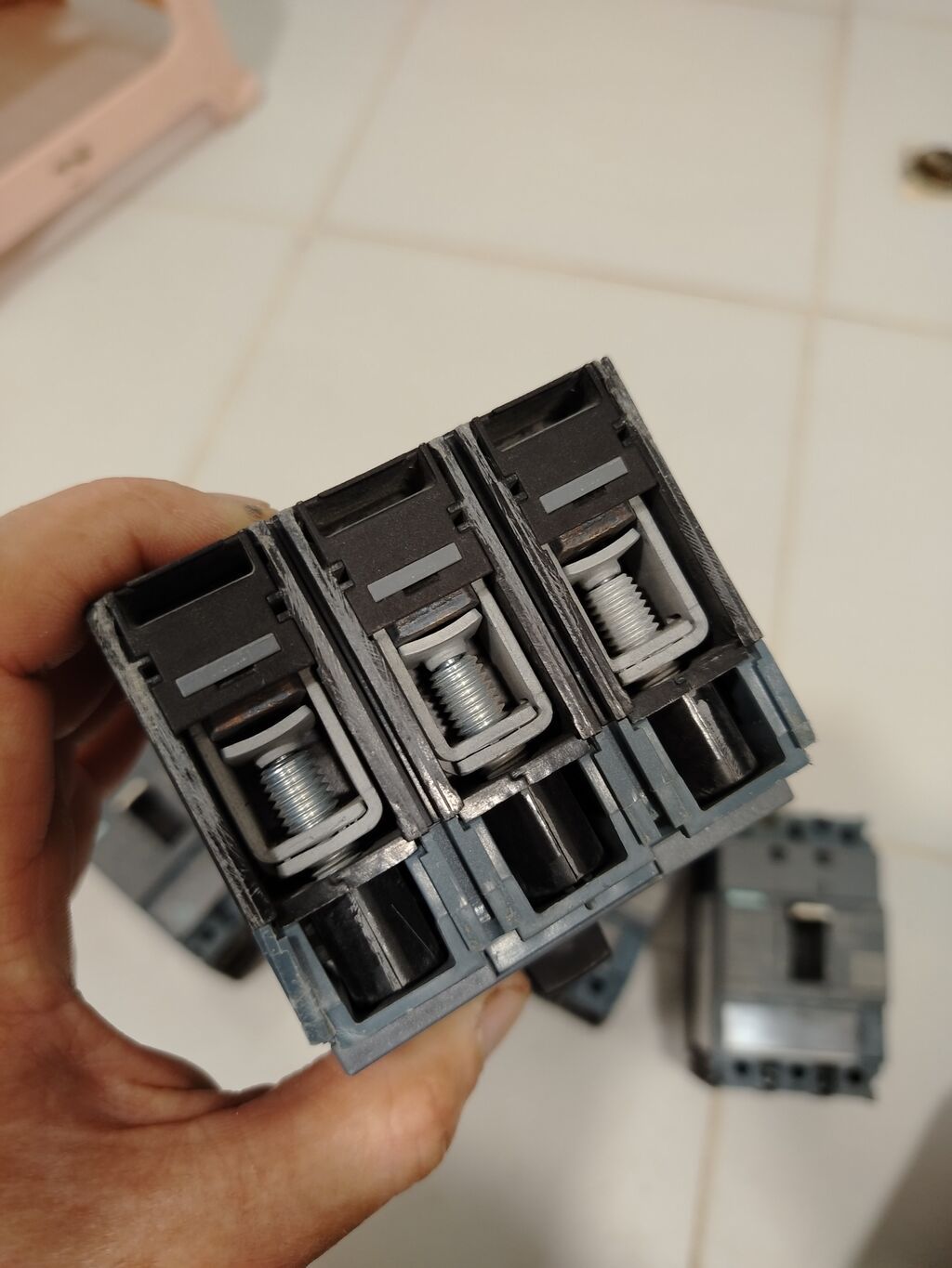Siemens Elektrik avtomat, 3 faza — Keçici avadanlıqlar, Xırdalan (7)