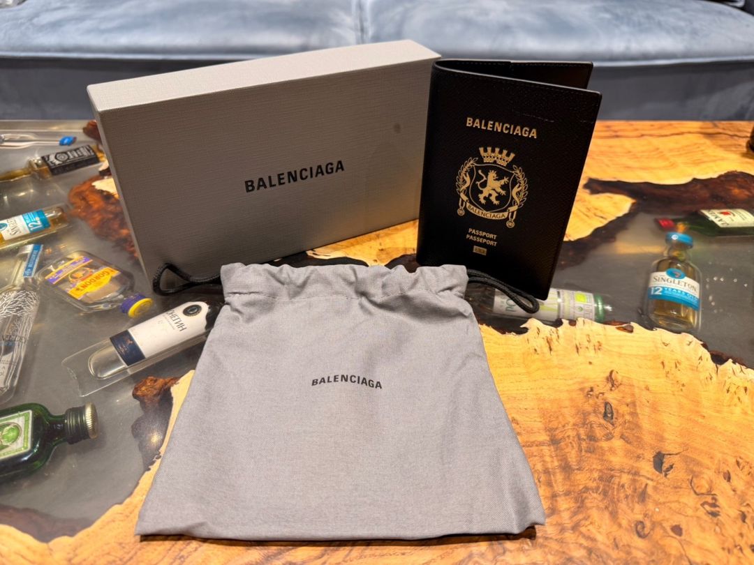 Balenciaga passport üzü və pul qabı — Şəxsi əşyalar, Bakı (2)