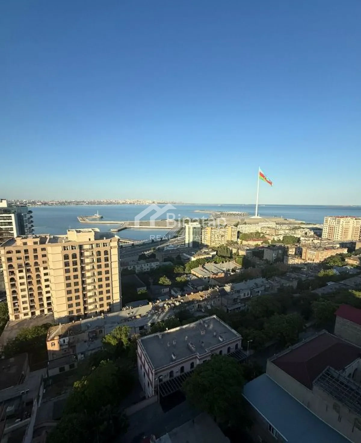 Satılır 4 otaqlı köhnə tikili 121 m², Bayıl qəsəbəsi, Səbail rayonu — Bakı
