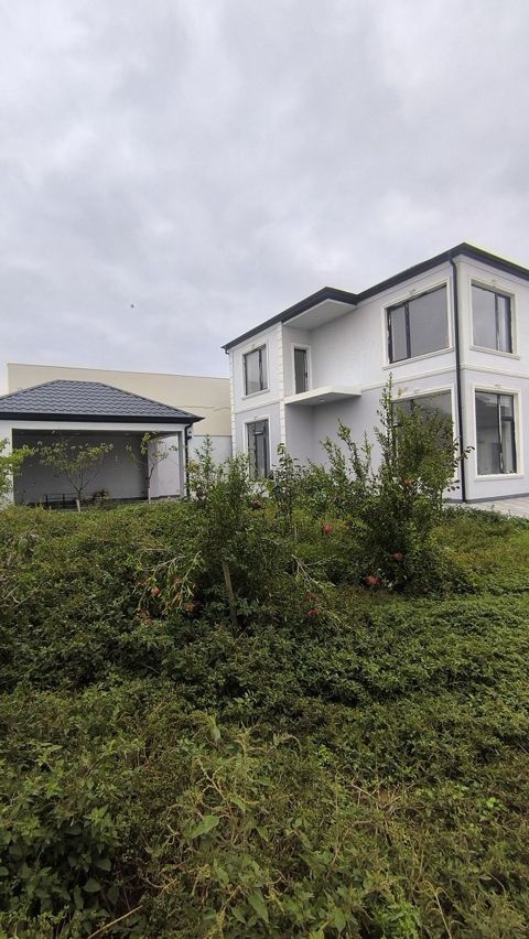 Satılır 6 otaqlı həyət evi/bağ evi 250 m² — Bakı