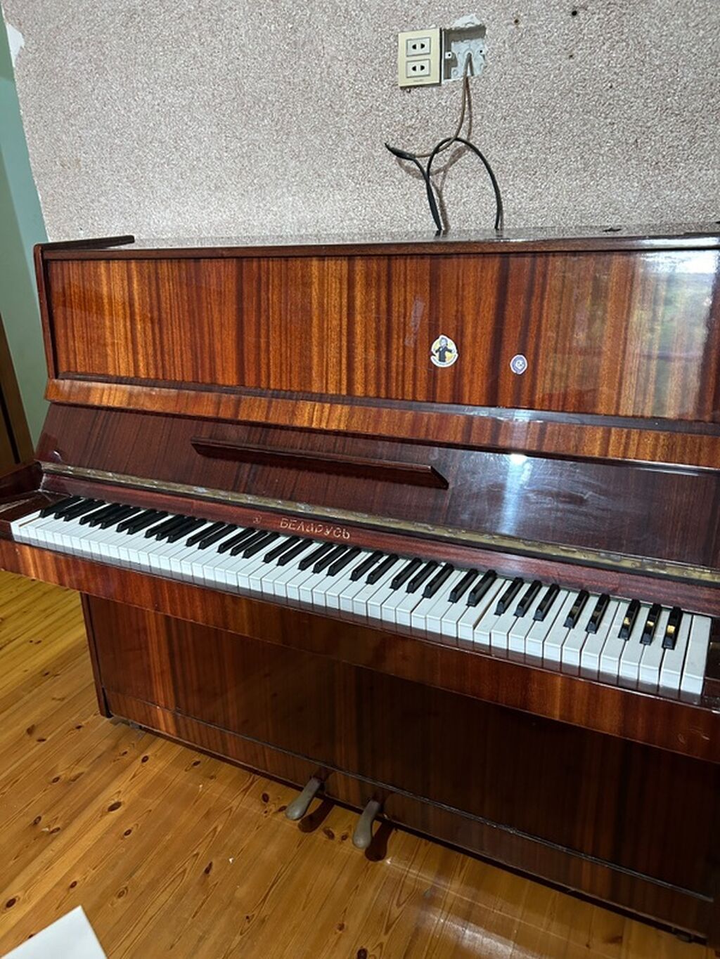 Upright pianino – “Belarus” modeli - Korpus: parlaq laklı tünd — Pianino və digər klaviş alətləri, Digah (2)