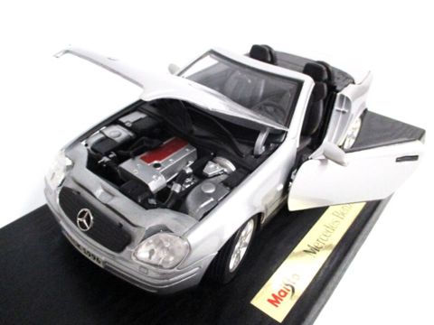 Mercedes Benz 1/18 modeli — Bakı