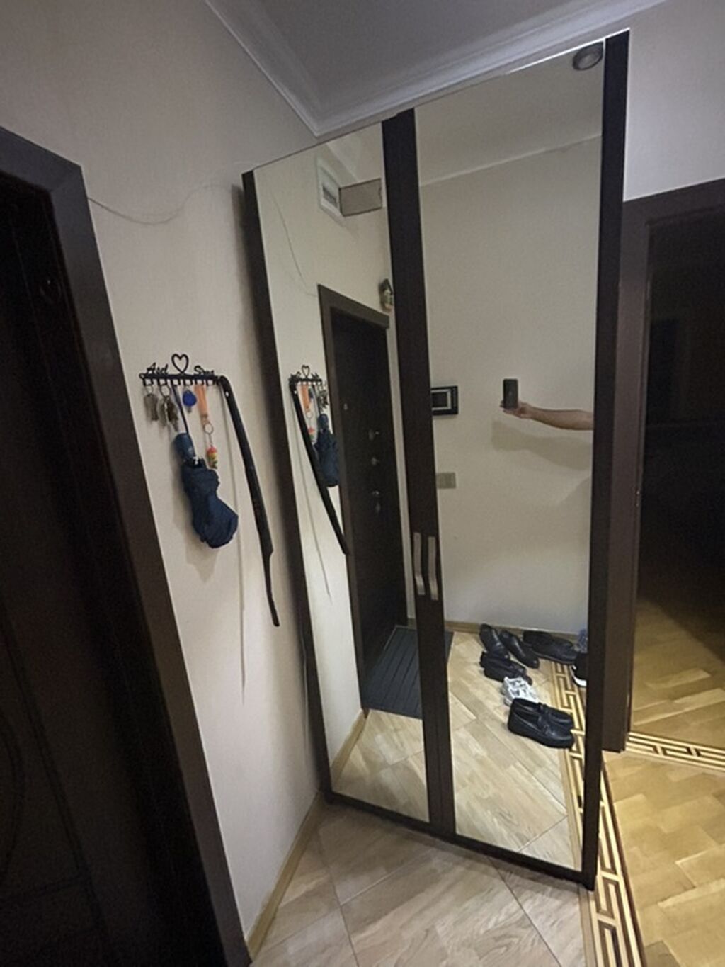 Güzgülü kupe şkaf - Ölçü: təxmini hündürlük 2.2–2.4 m, en 1.2–1.5 m — Şkaflar, Bakı (3)