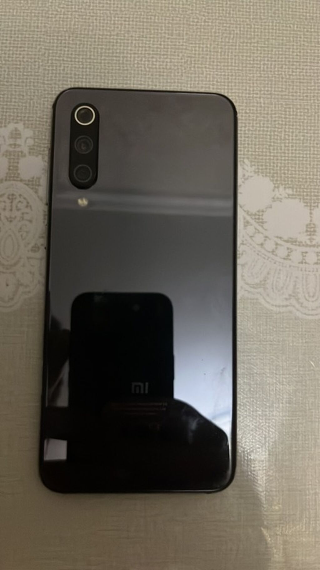 Xiaomi Mi 9 SE, 64 GB, rəng - Qara, Zəmanət, Barmaq izi, İki sim kartlı — Xiaomi, Bakı (2)