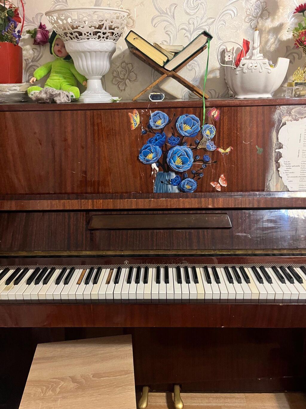 Upright piano – klassik taxta korpus, parıltılı tünd-qəhvəyi finiş — Pianino və digər klaviş alətləri, Bakı (7)