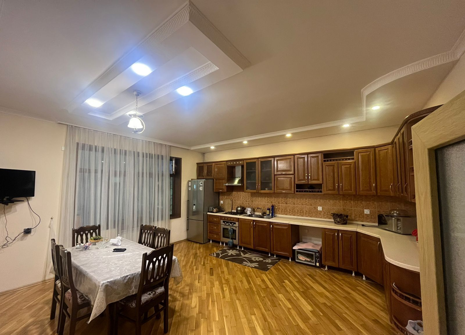 8 otaqlı həyət evi 290 m² satılır — Bakı