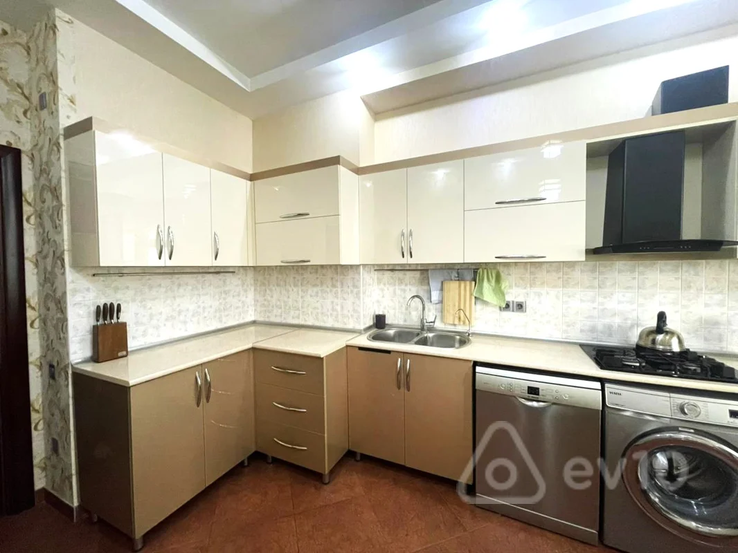 3 otaqlı mənzil, 120 m², Elşən Süleymanov küç — kirayə — Mənzil, Bakı (10)