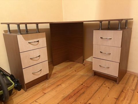 2 ci əl künc masası real alıcılarla endirim etmək mümkündür istifadə — Sumqayıt