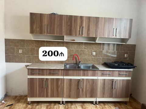 Mətbəx mebeli satılır 200₼. Ölçü 2m. Üzərində moyka verilir.Ünvann — Vasitəçi Nərgiz — Furniture