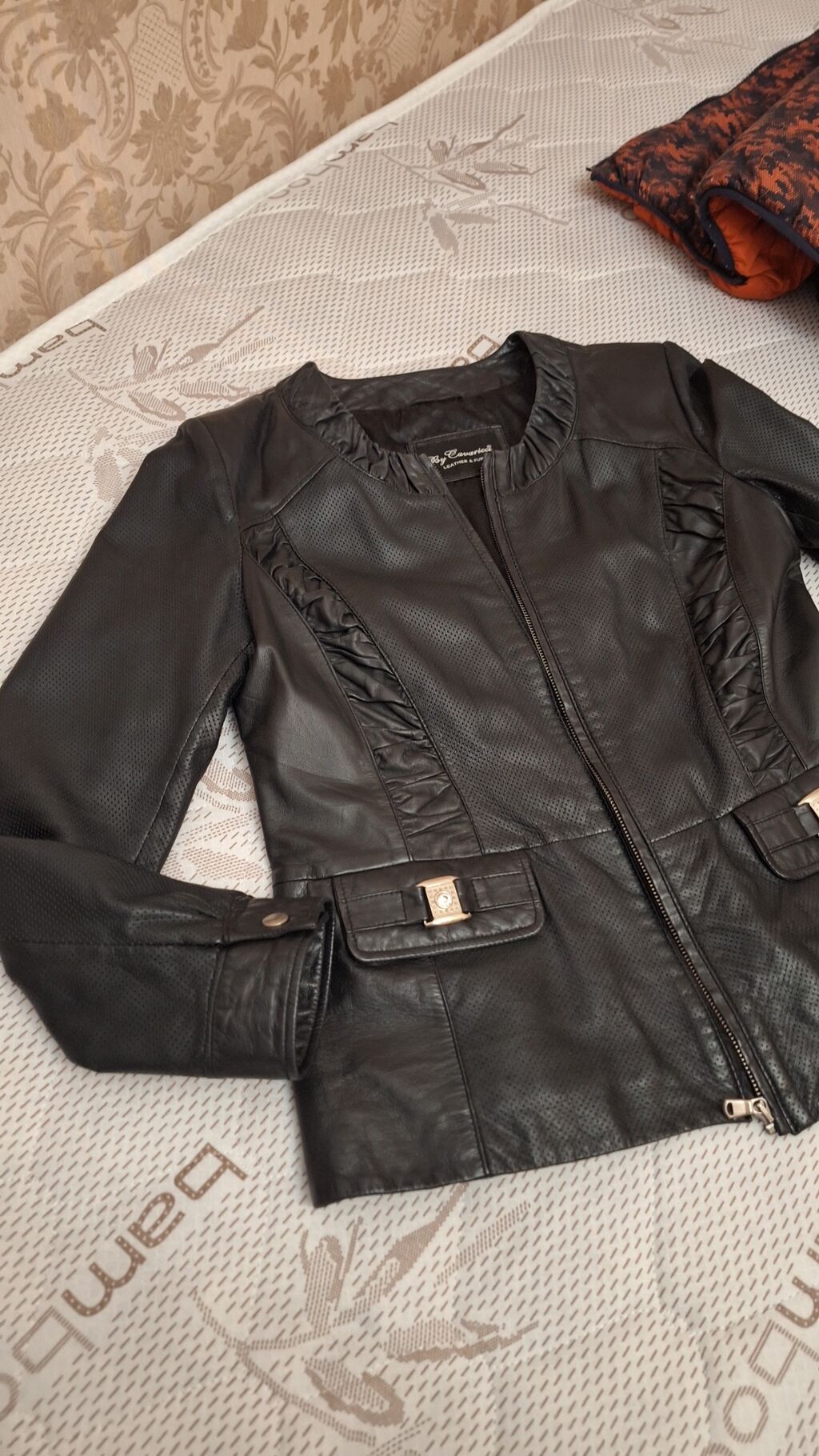 Koja kurtka. Qadın dəri gödəkçə – By Cavaricci, Leather & Fur — Jaketlər, Bakı