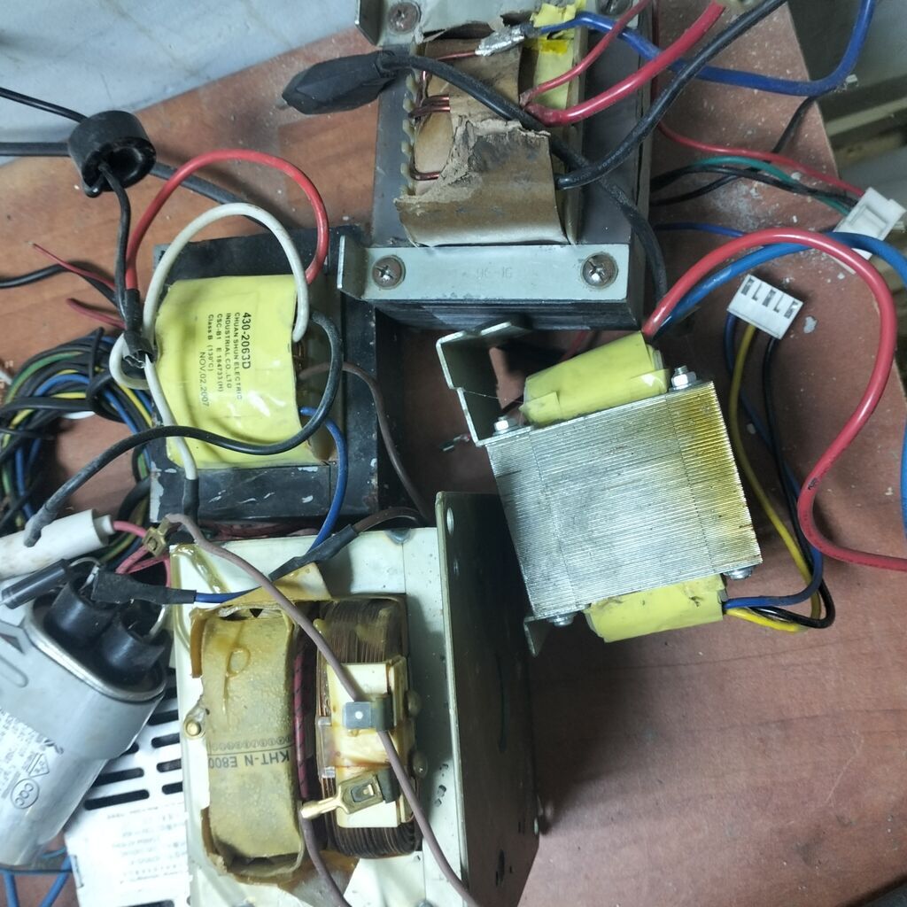 Məişət və sənaye qurğularından çıxarılmış müxtəlif gücdə elektrik — Transformatorlar, Bakı (2)