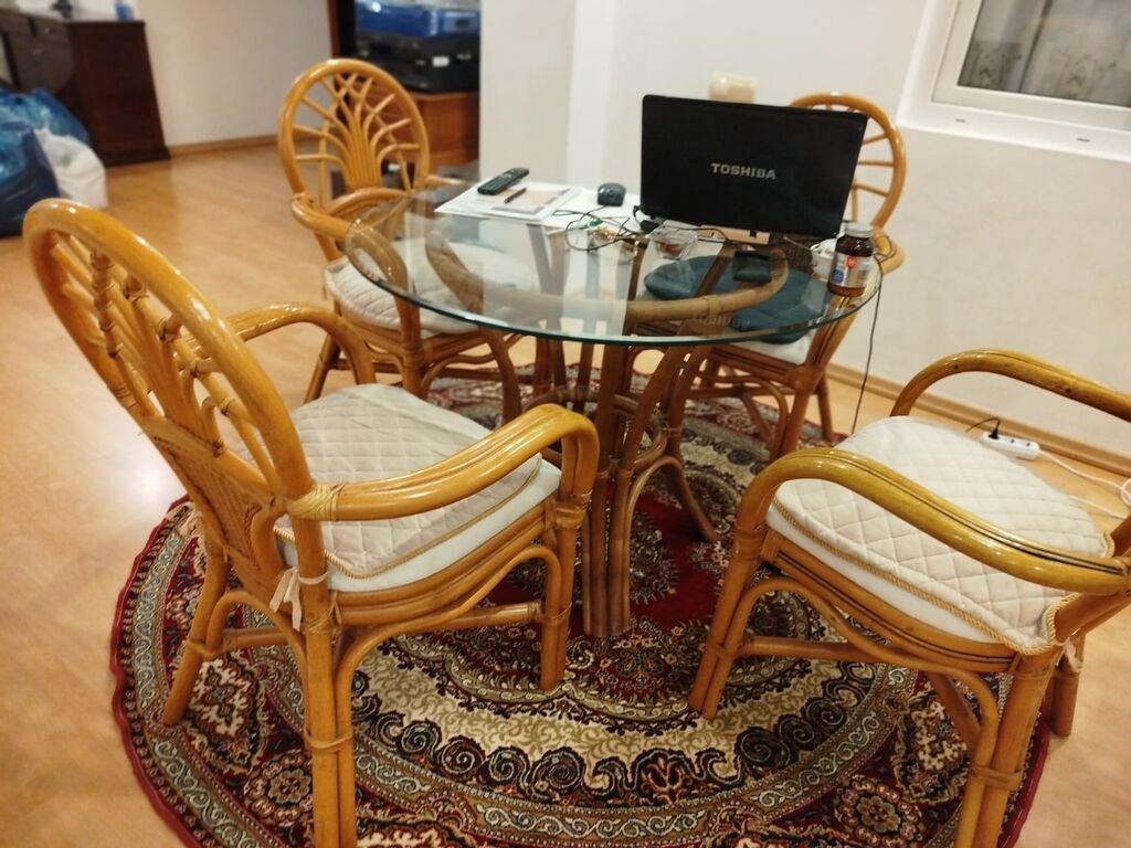 Qonaq otağı üçün, İşlənmiş, Yumru masa, 4 stul — Masalar və stullar, Bakı