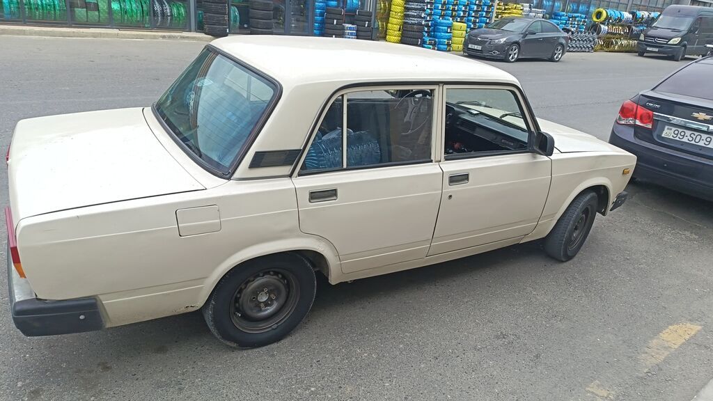 VAZ 21075sedan. 1984 cü il motor karopka ela mosta səs var. Çürüyü — Avtomobillər, Bakı (2)