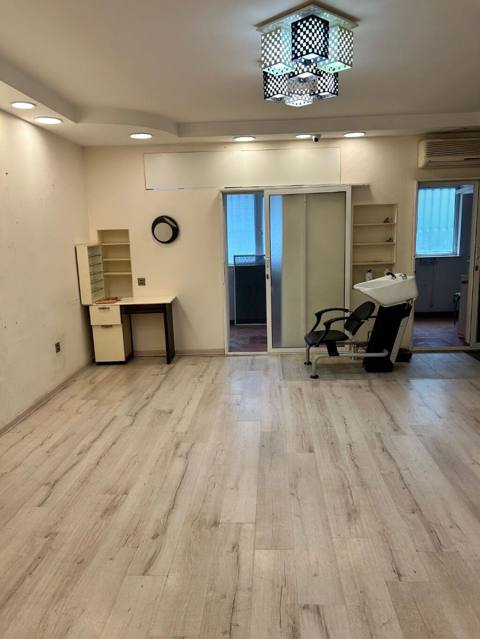 İcarəyə obyekt – İzmir küç. 5, Hyatt Regency və Tbilisi prospektinə — Ofis