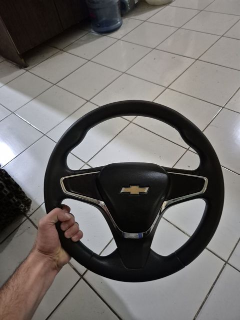 Chevrolet sükan çarxı - Orijinal Chevrolet sükan çarxı, mərkəzdə — Xudat