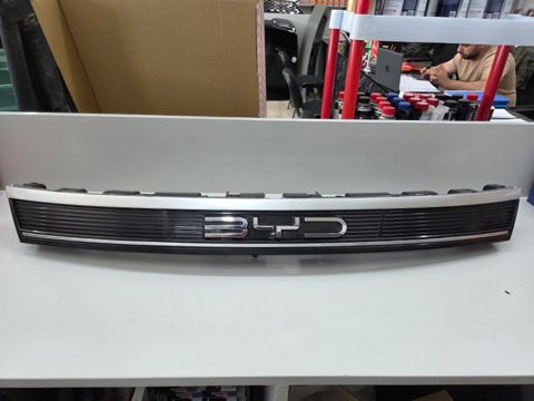 Emblem bufer BYD yazısı — Bakı