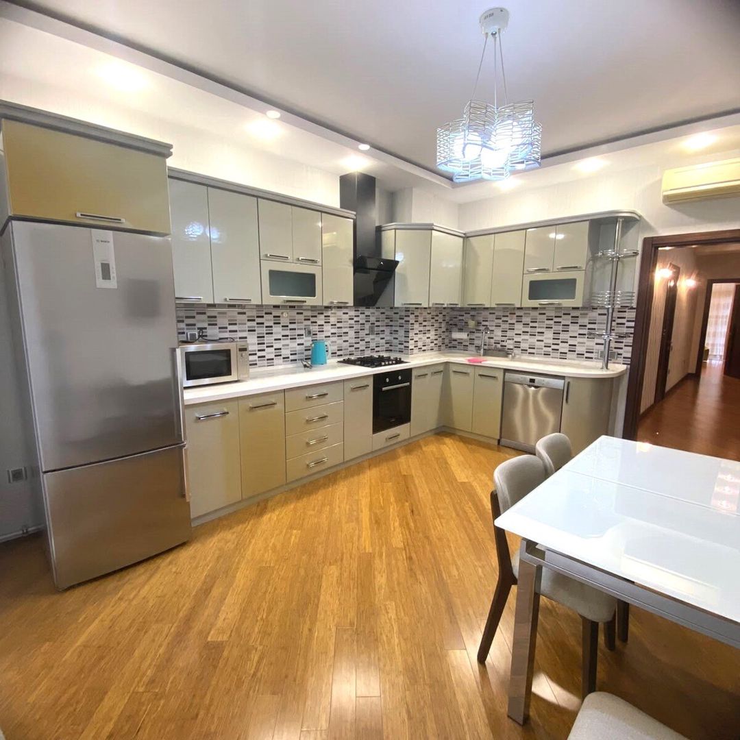 İcarəyə verilir 3 otaqlı yeni tikili 150 m² — Mənzil, Bakı (12)