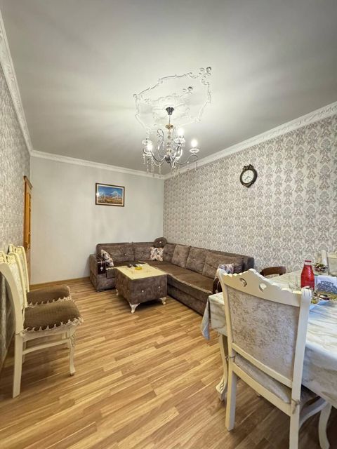 Satılır 4 otaqlı köhnə tikili 100 m² — Bakı