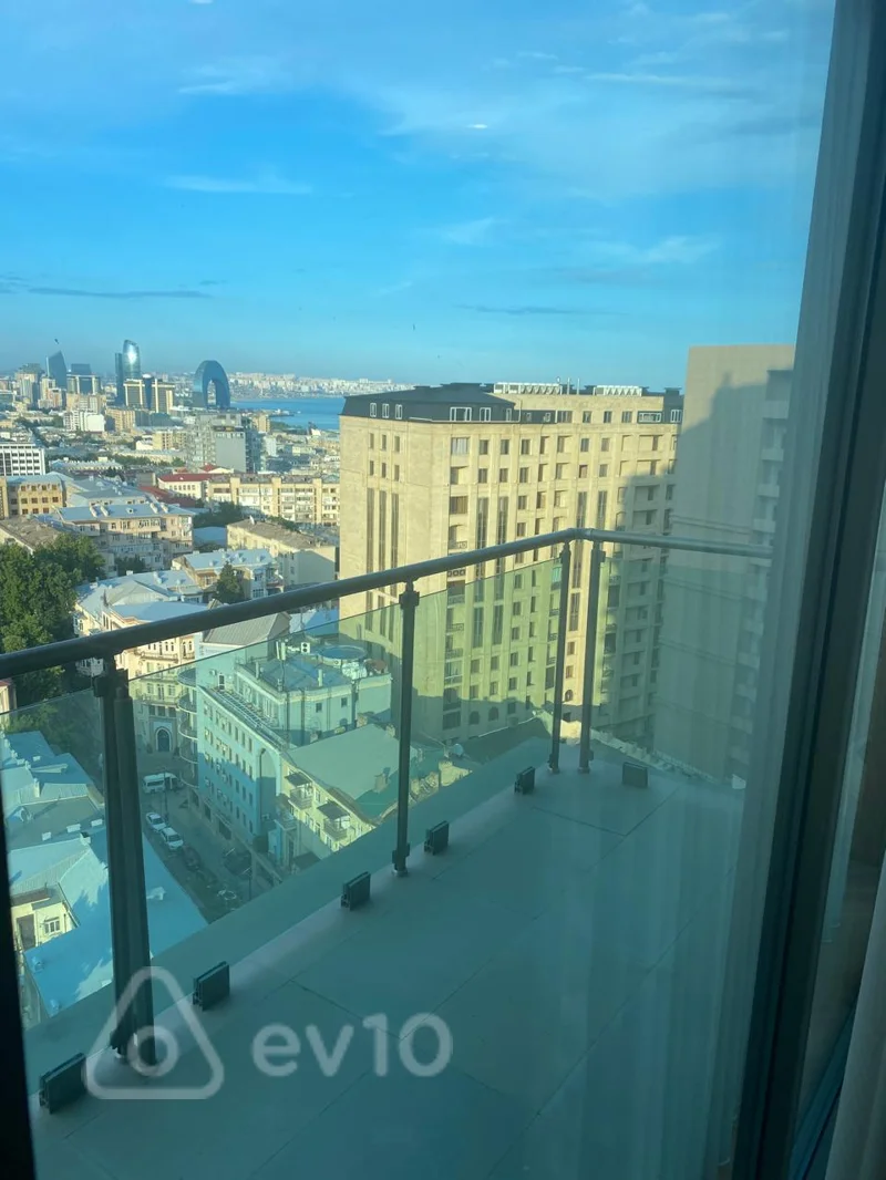 3 otaqlı mənzil, 200 m², iceri seher m — kirayə — Mənzil, Bakı