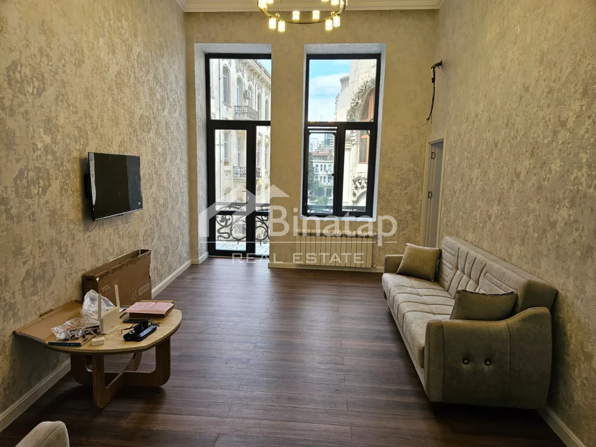 İcarəyə verilir 3 otaqlı köhnə tikili 80 m², Sahil metrosu, Səbail rayonu — 1 600 ₼ · Bakı · Mənzil İcarəyə verilir 3 otaqlı köhnə tikili 80 m², Sahil metrosu, Səbail rayonu — Bakı