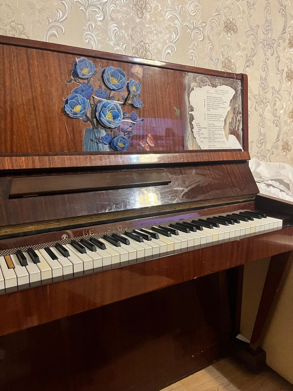 Upright piano – klassik taxta korpus, parıltılı tünd-qəhvəyi finiş — Pianino və digər klaviş alətləri, Bakı (5)