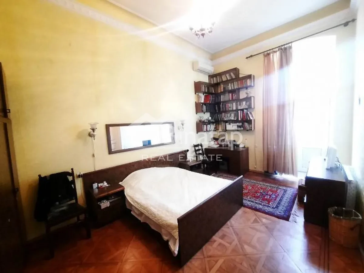 Satılır 4 otaqlı köhnə tikili 120 m², Sahil metrosu, Səbail rayonu — Mənzil, Bakı (4)