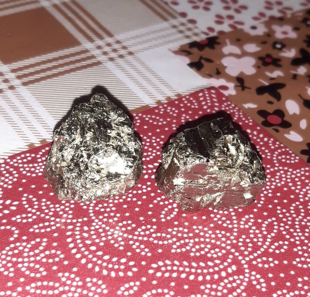 Məhsul: Pirit (qızılgüləşən “qızılın aldadıcı əkizi”) – 2 ədəd parça — Plitka və örtü materialları, Mingəçevir (2)