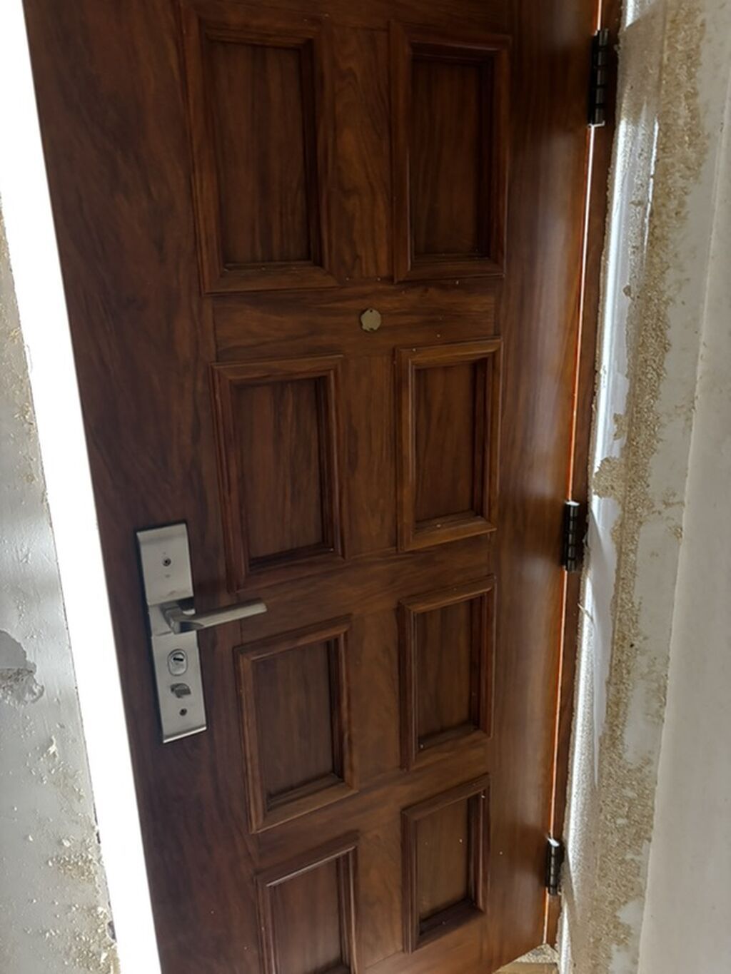 Ağac dekorlu giriş qapısı - Çatdırma yocdur. - Material: taxta — Pəncərələr, qapılar, balkonlar, Quba