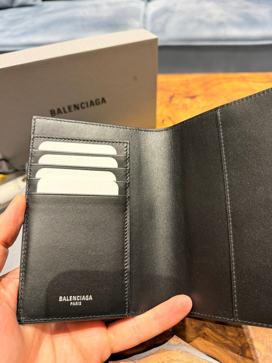 Balenciaga passport üzü və pul qabı — Şəxsi əşyalar, Bakı (3)