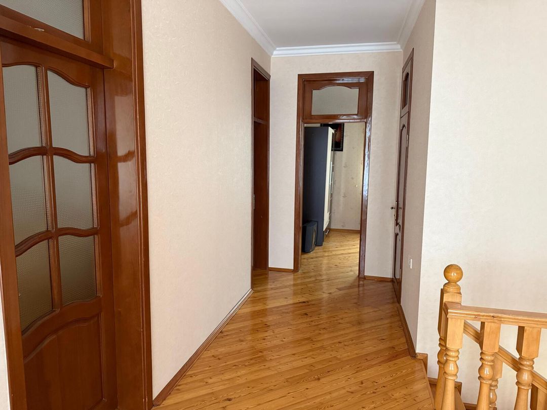 Satılır 4 otaqlı həyət evi/bağ evi 300 m² — Ev, villa, Bakı (9)