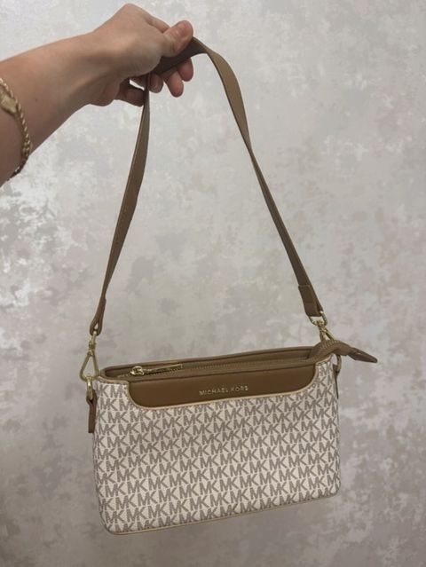 1 dldl istifade olunub. Michael Kors çiyin çantası – monoqram “MK” — Bakı
